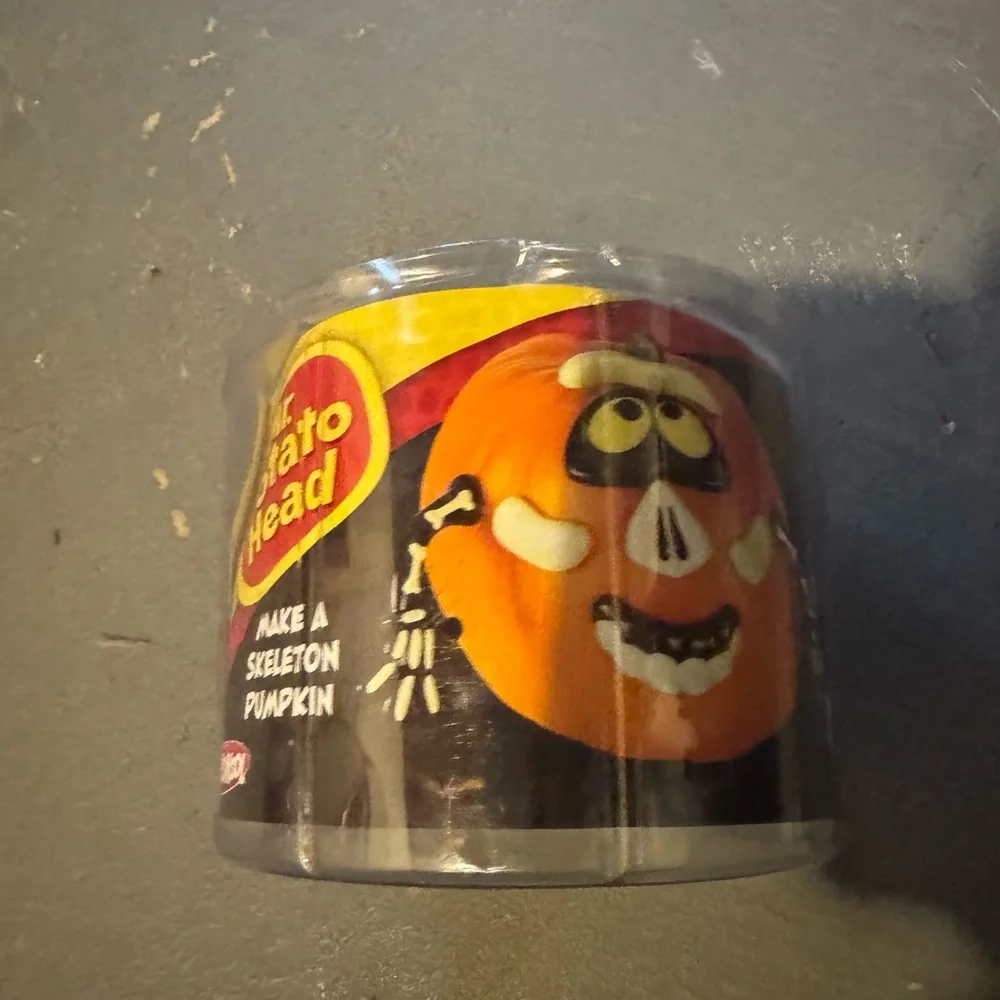 Playskool Mr Potato Head Pumpkin Push-Ins Halloween Skeleton